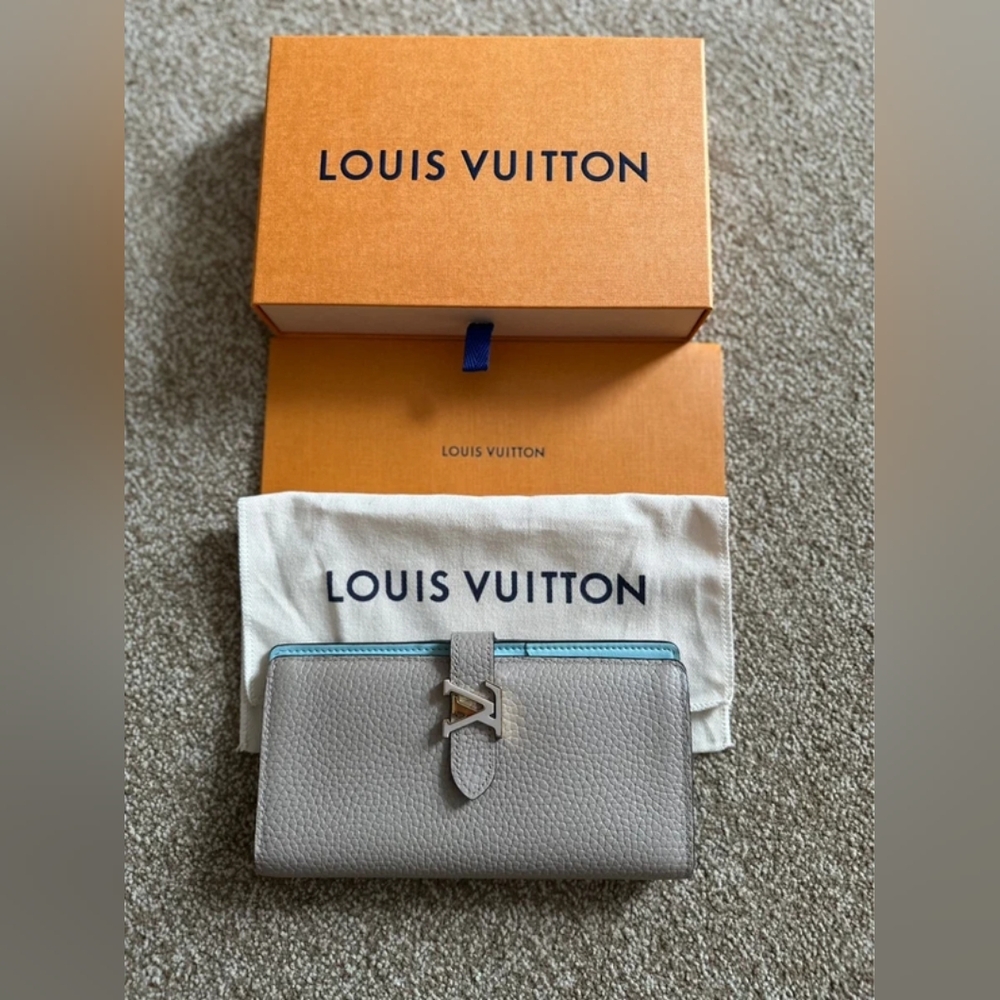 Louis Vuitton LV Vertical Wallet
